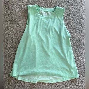 Women’s tank size small